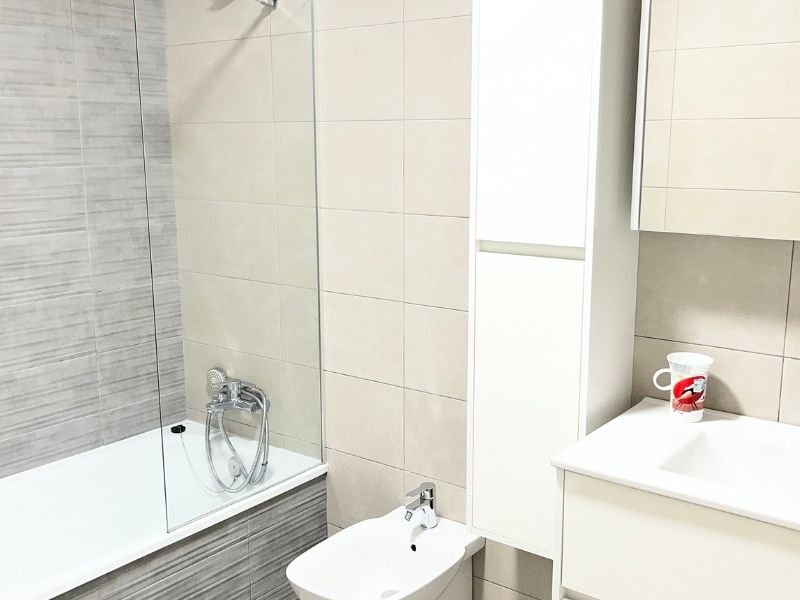 Baño en suite del apartamento turístico en Baiona